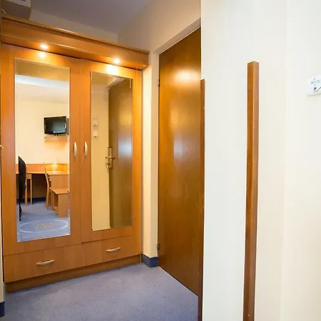 Bed and Breakfast Osrodek Fian - I Konferencje W Centrum 3*